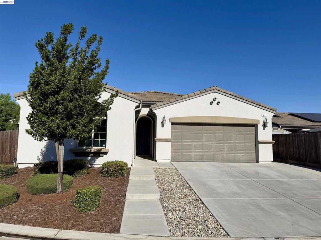 937 Lindsay Ln, Clovis, CA 93619