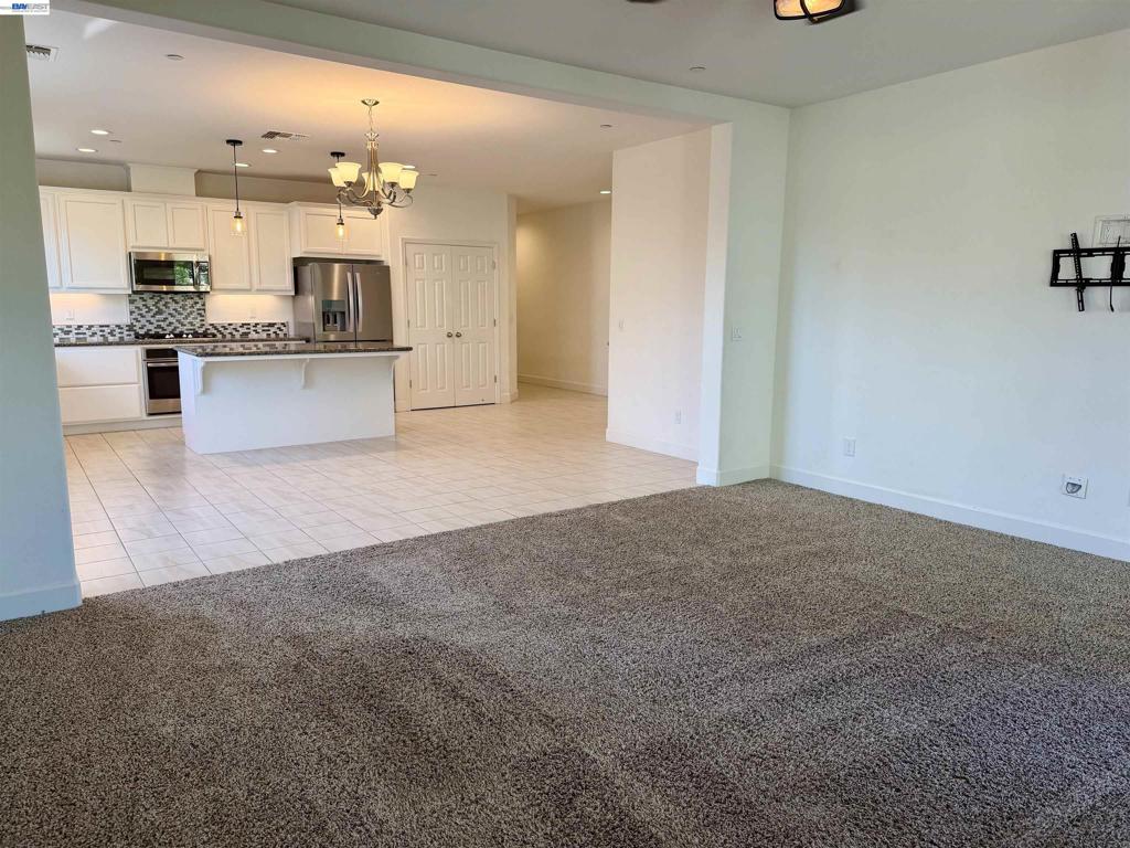 937 Lindsay Ln, Clovis, CA 93619