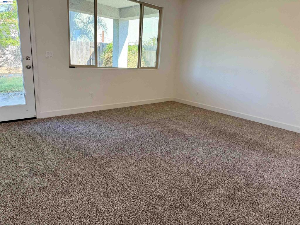 937 Lindsay Ln, Clovis, CA 93619