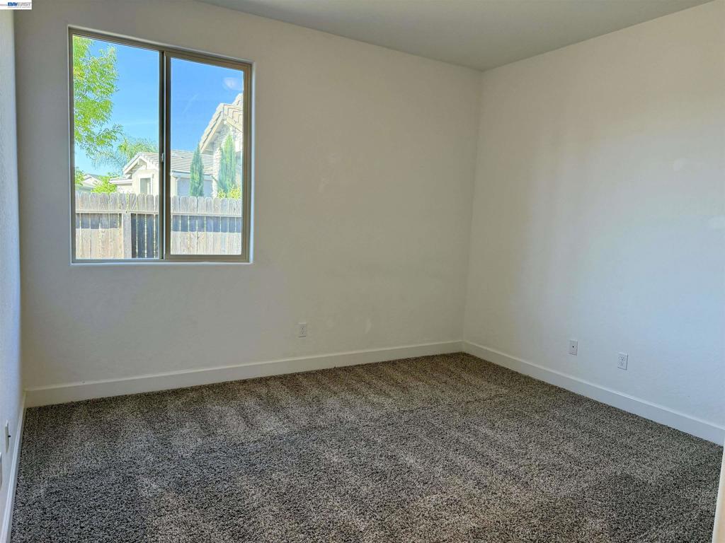 937 Lindsay Ln, Clovis, CA 93619