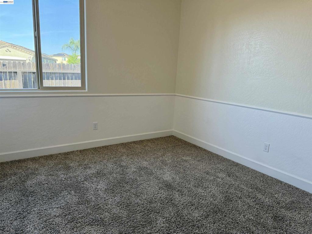 937 Lindsay Ln, Clovis, CA 93619