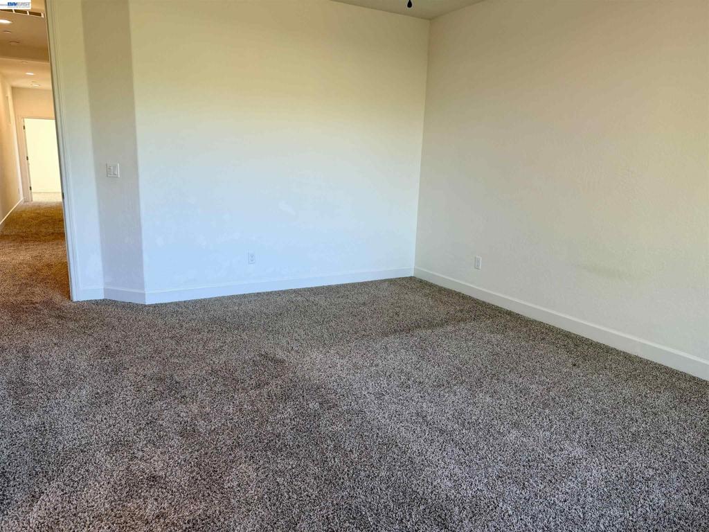 937 Lindsay Ln, Clovis, CA 93619