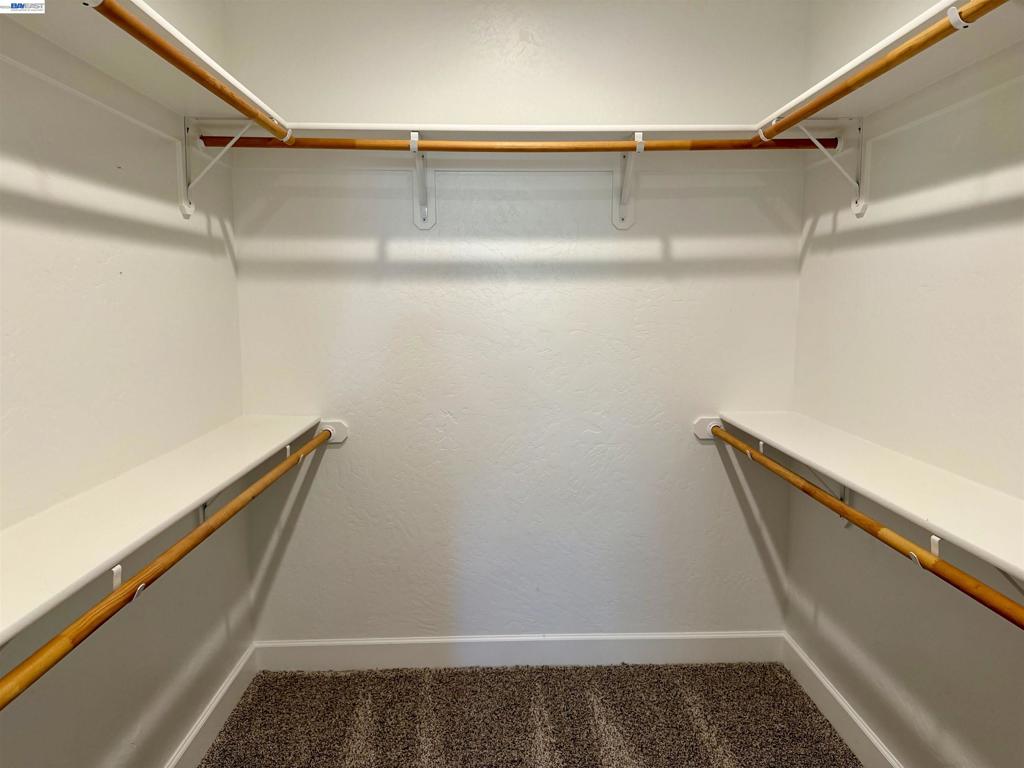 937 Lindsay Ln, Clovis, CA 93619