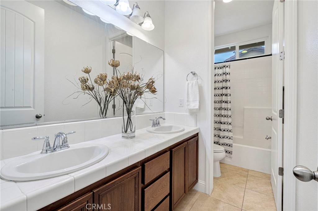 1776 WHITEASH, Clovis, CA 93619