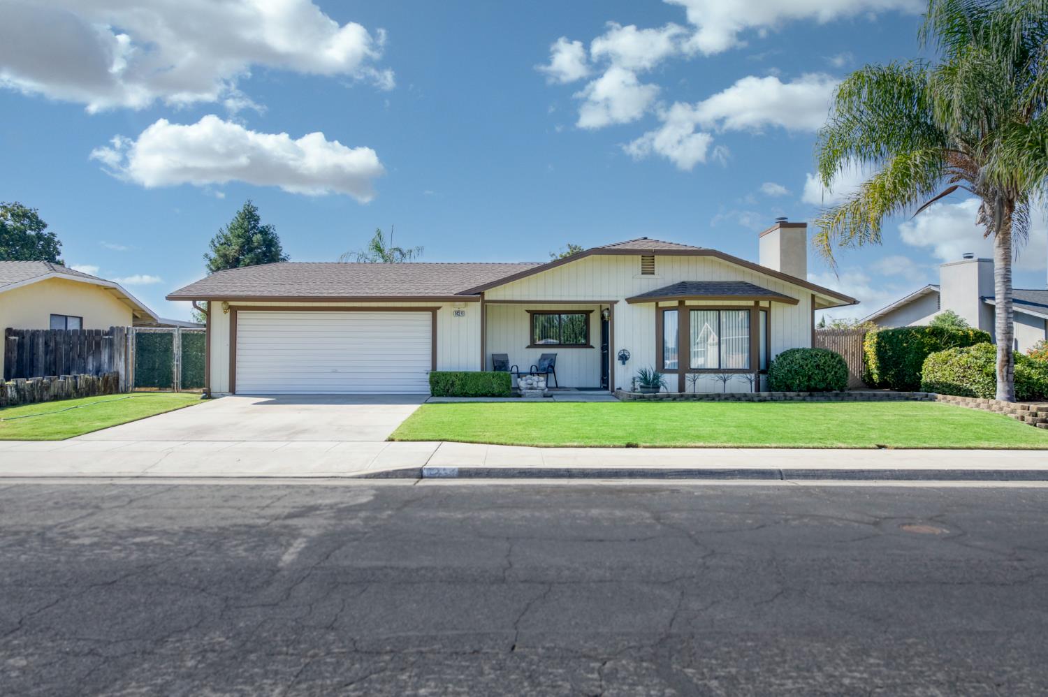 1424 Tarpey Dr, Clovis, CA 93611