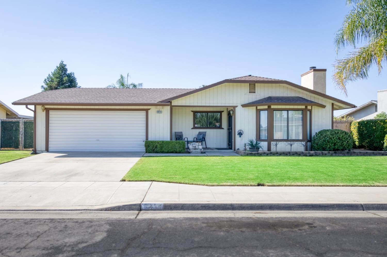 1424 Tarpey Dr, Clovis, CA 93611