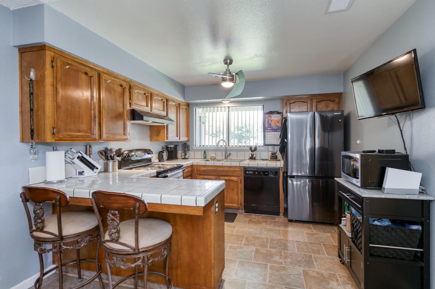 1424 Tarpey Dr, Clovis, CA 93611