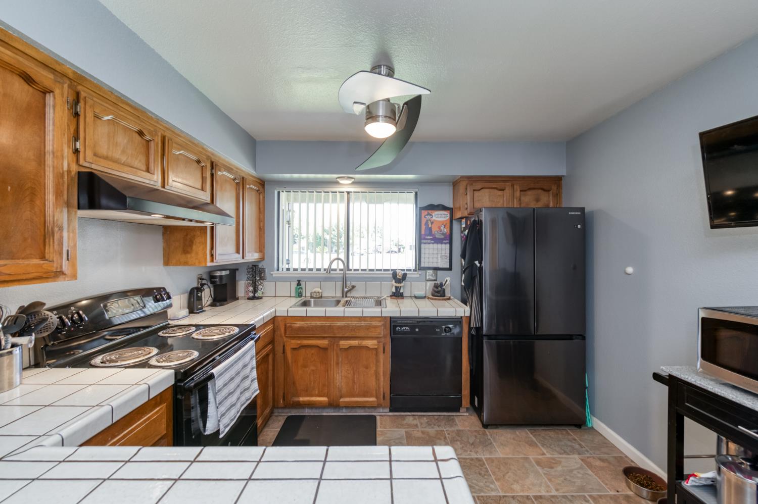 1424 Tarpey Dr, Clovis, CA 93611