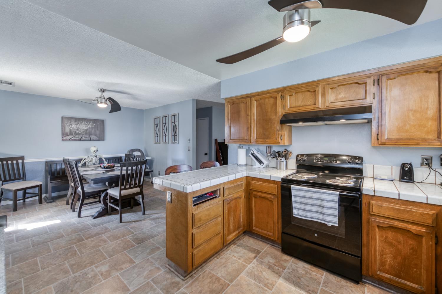 1424 Tarpey Dr, Clovis, CA 93611