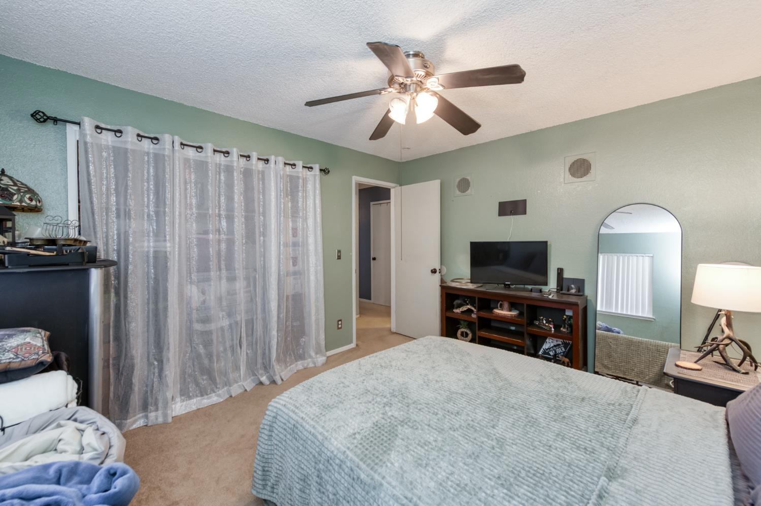 1424 Tarpey Dr, Clovis, CA 93611