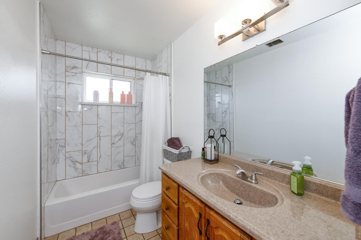 1424 Tarpey Dr, Clovis, CA 93611