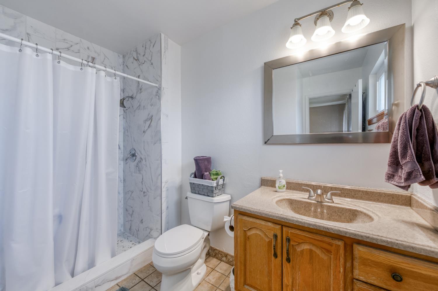1424 Tarpey Dr, Clovis, CA 93611
