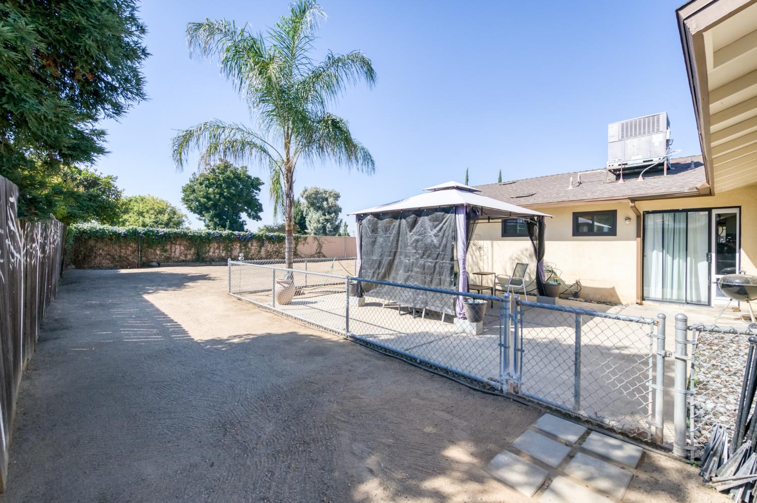 1424 Tarpey Dr, Clovis, CA 93611