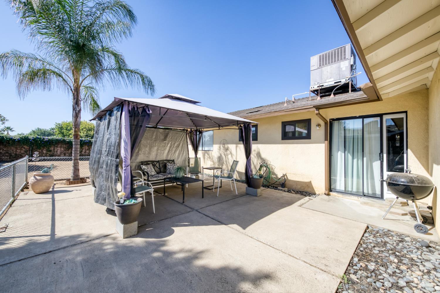 1424 Tarpey Dr, Clovis, CA 93611