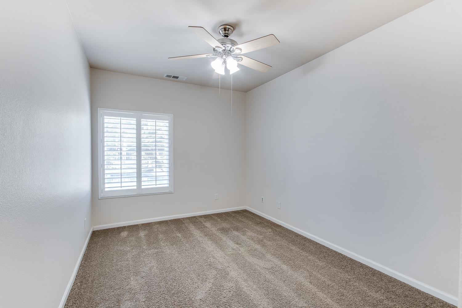 3239 Park Ave, Clovis, CA 93611