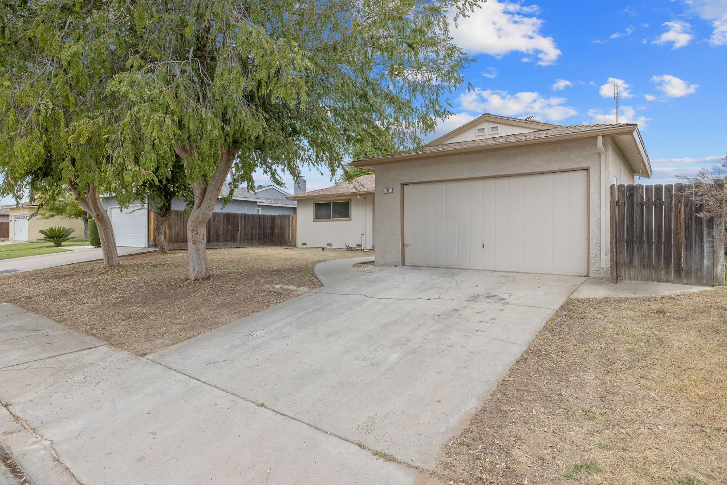91 W Richert Ave, Clovis, CA 93612