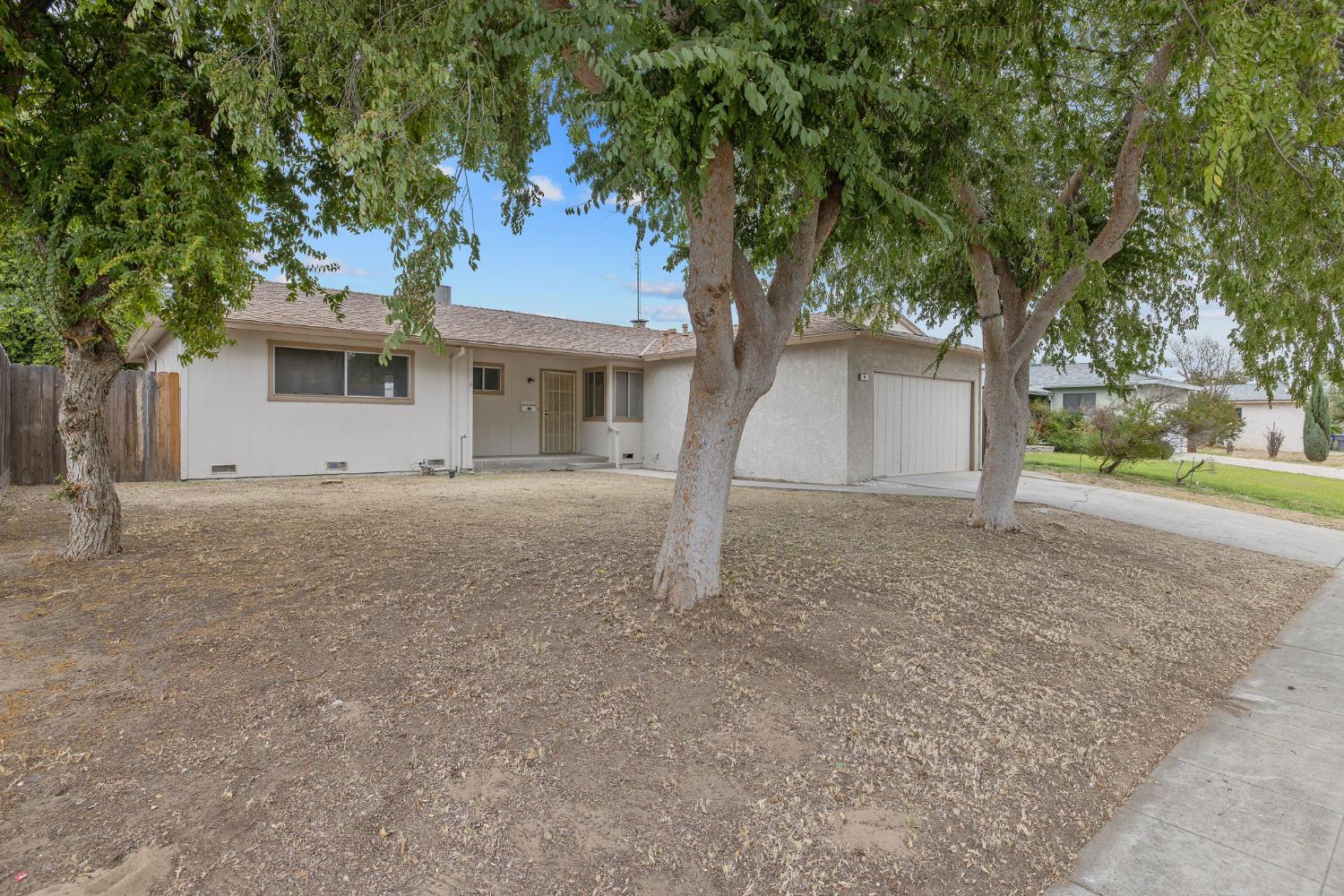 91 W Richert Ave, Clovis, CA 93612