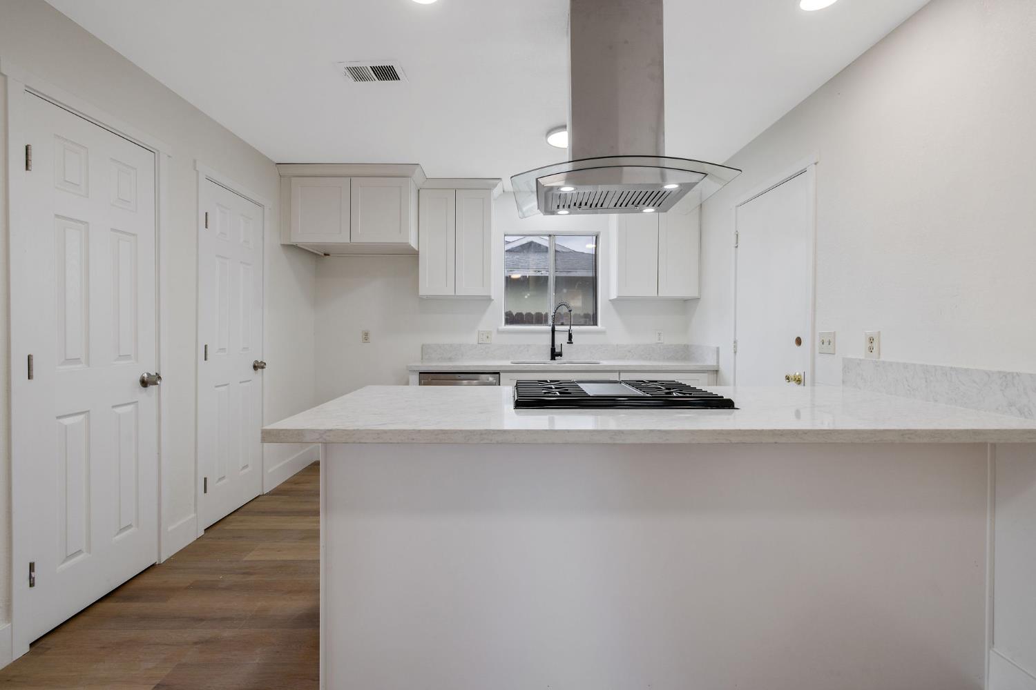 91 W Richert Ave, Clovis, CA 93612