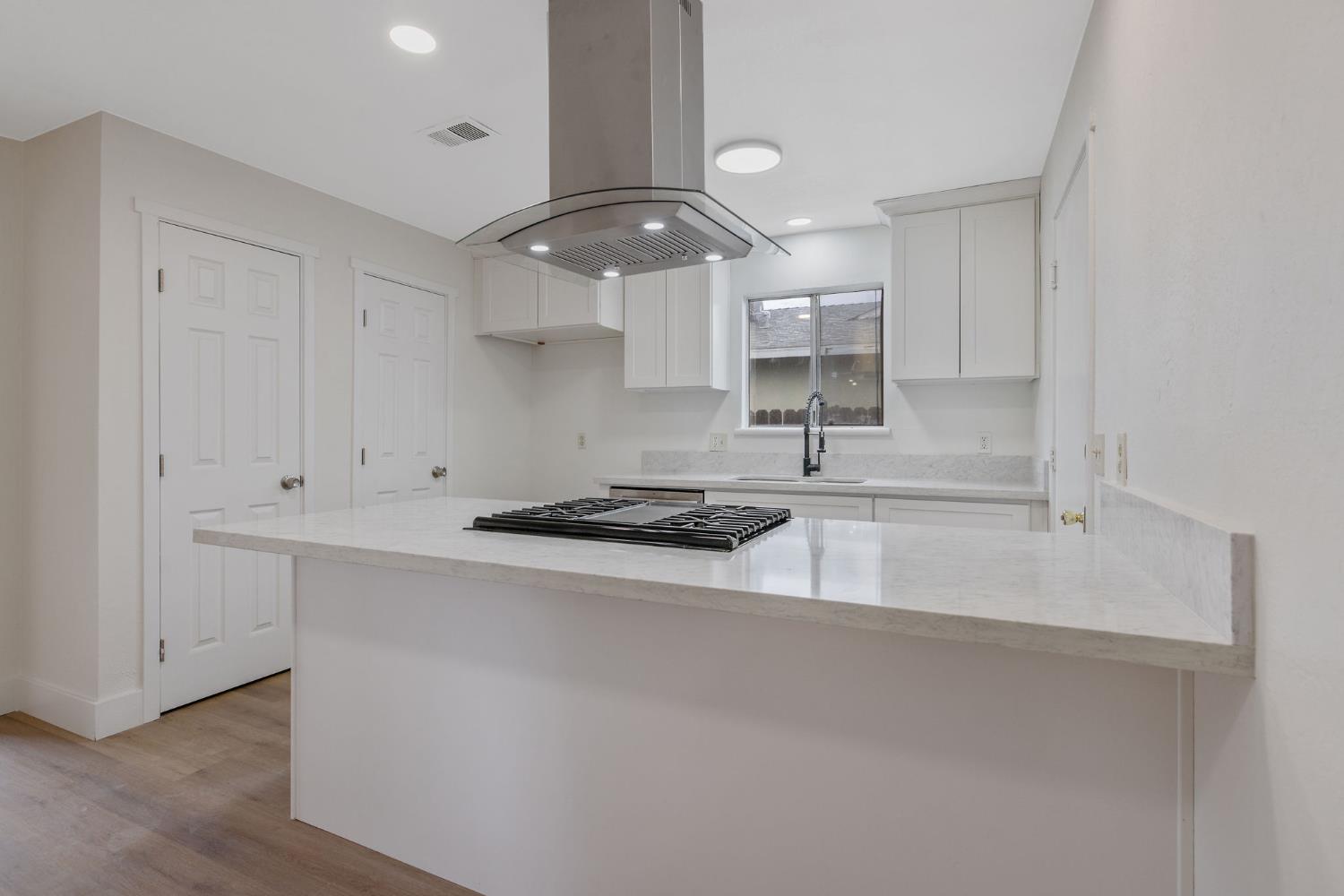 91 W Richert Ave, Clovis, CA 93612