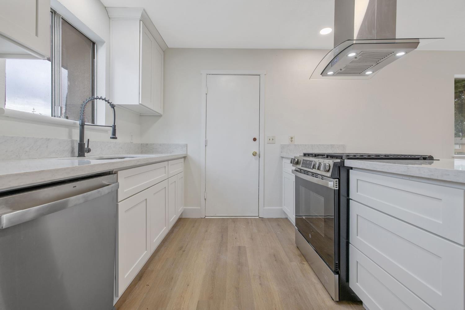 91 W Richert Ave, Clovis, CA 93612