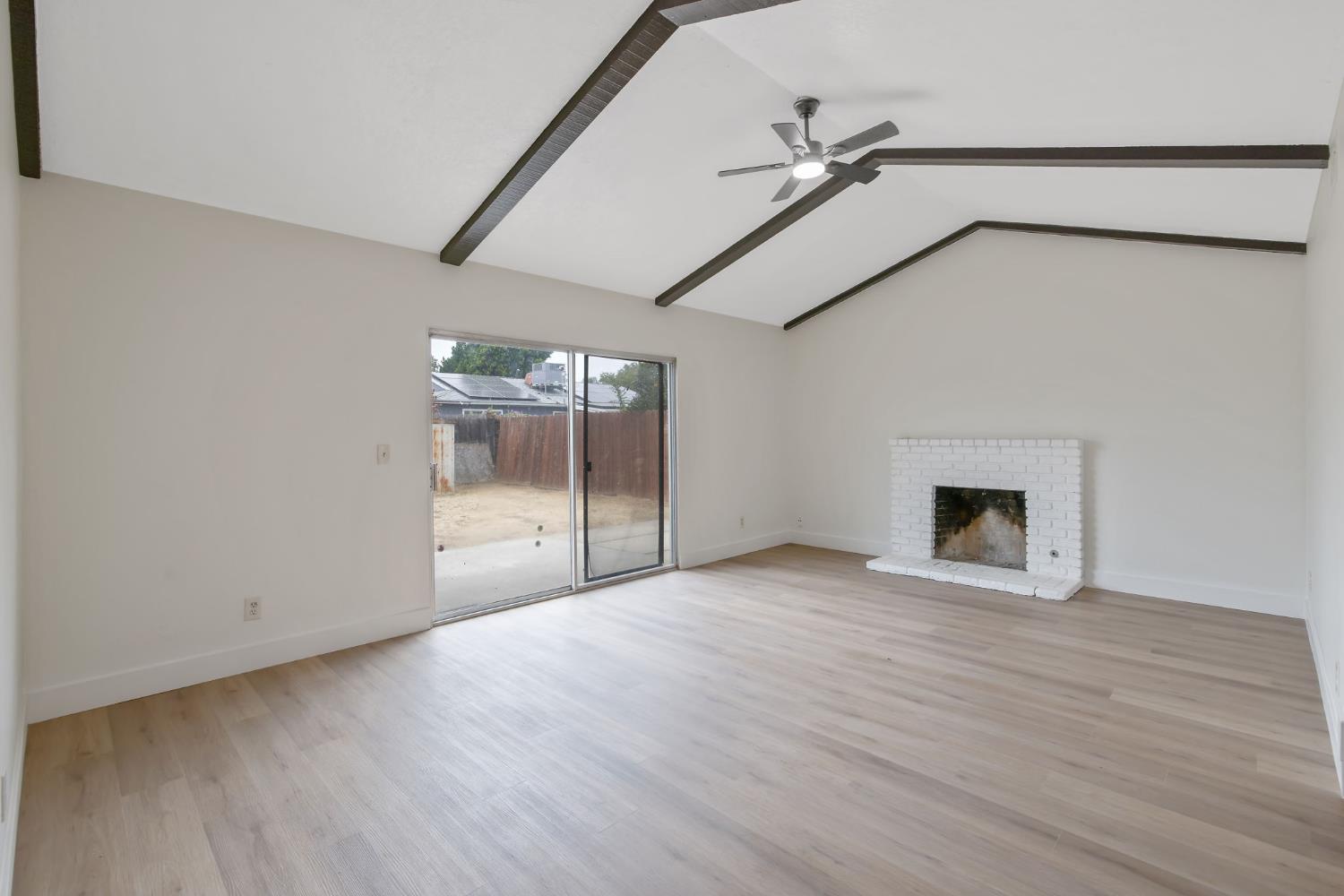 91 W Richert Ave, Clovis, CA 93612