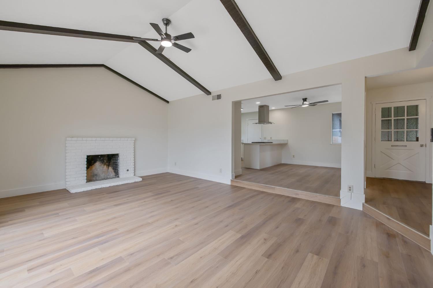 91 W Richert Ave, Clovis, CA 93612