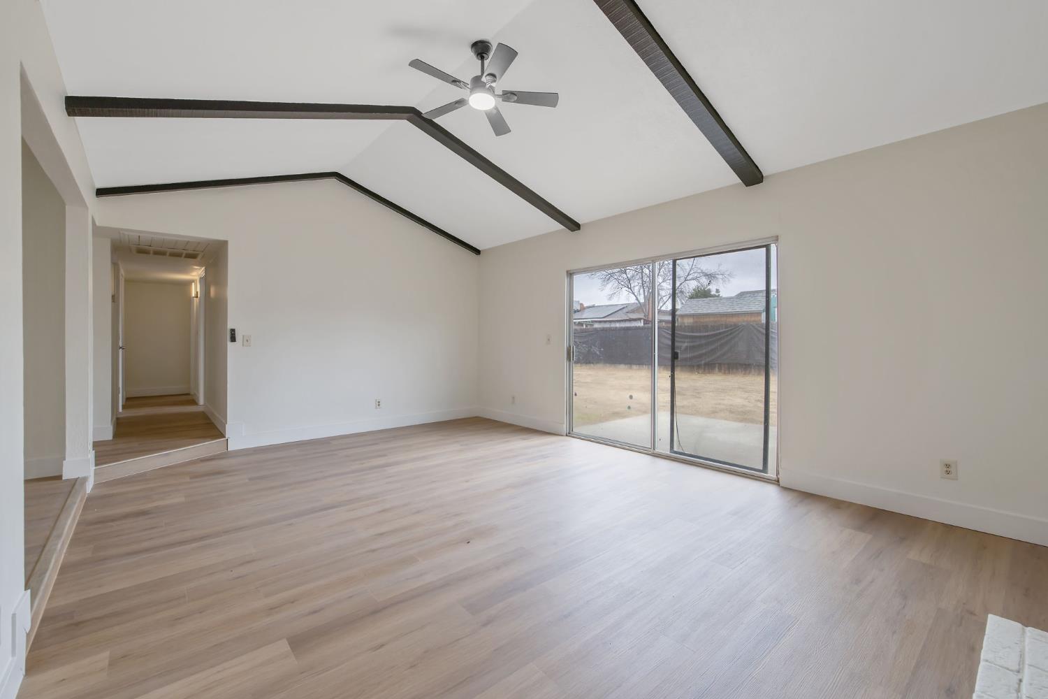 91 W Richert Ave, Clovis, CA 93612