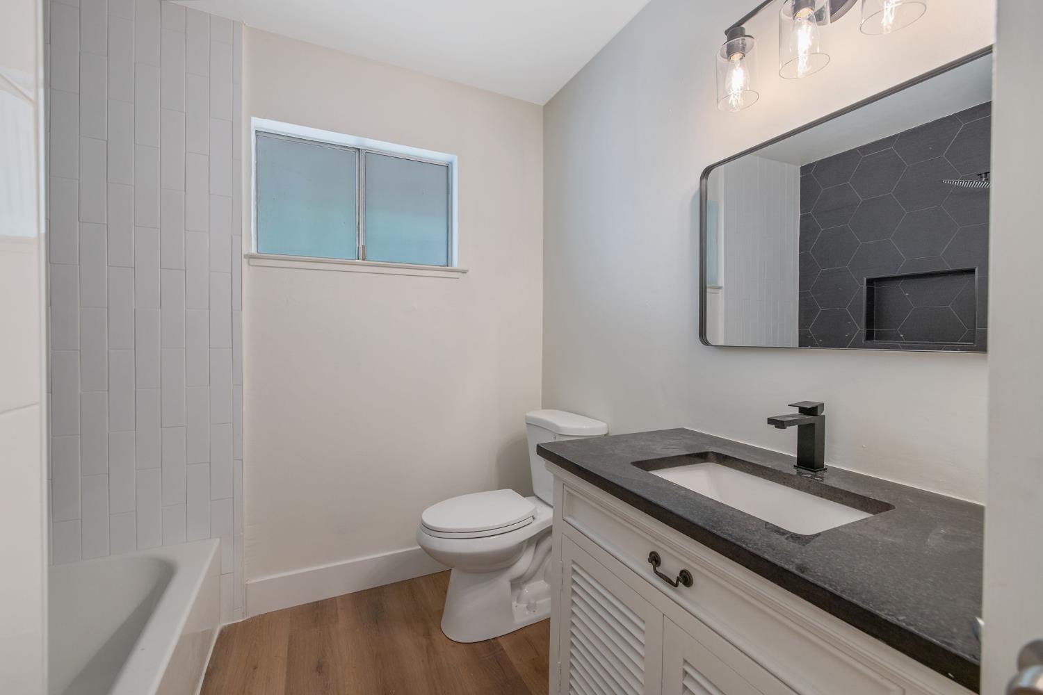 91 W Richert Ave, Clovis, CA 93612