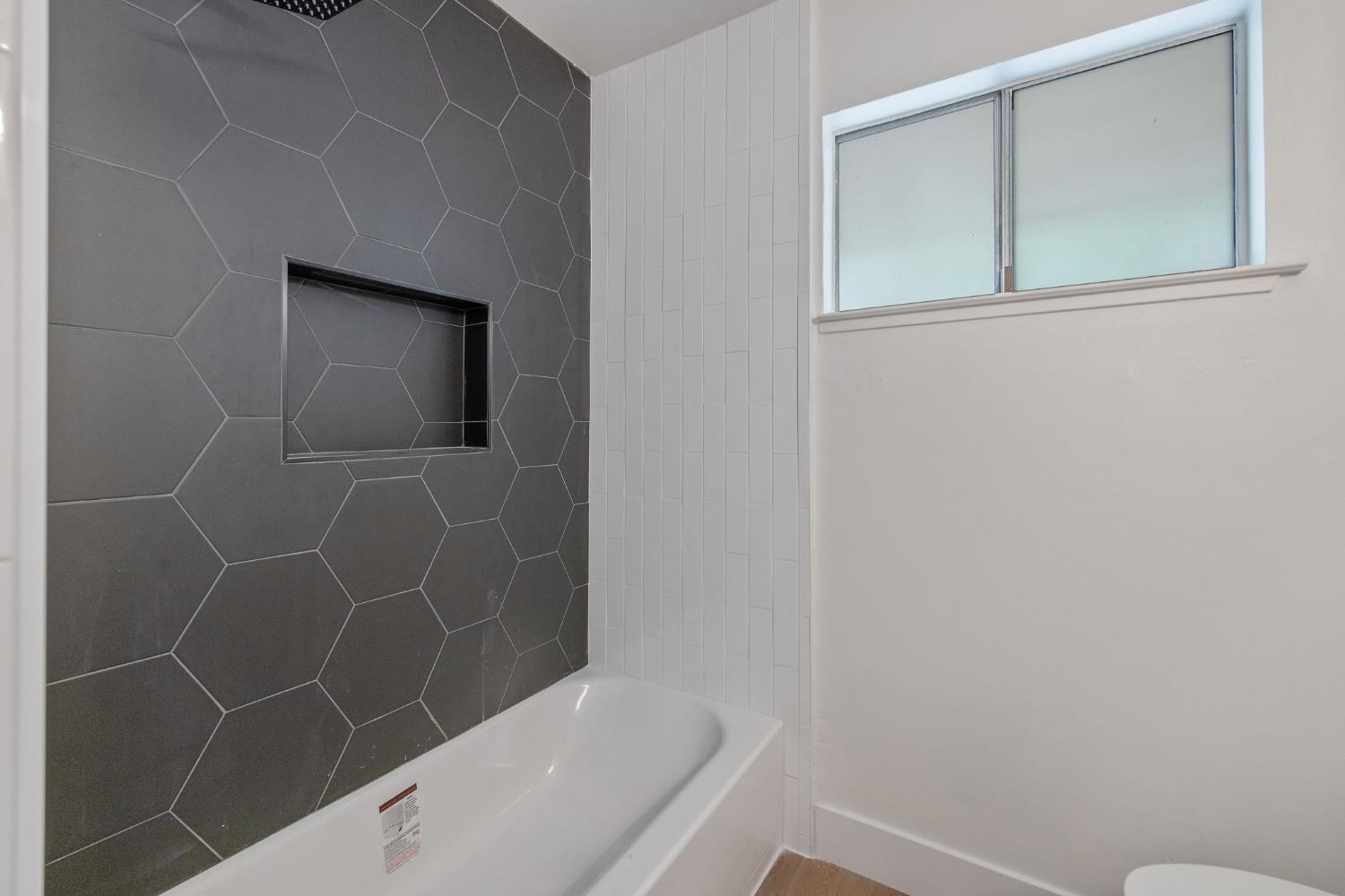 91 W Richert Ave, Clovis, CA 93612