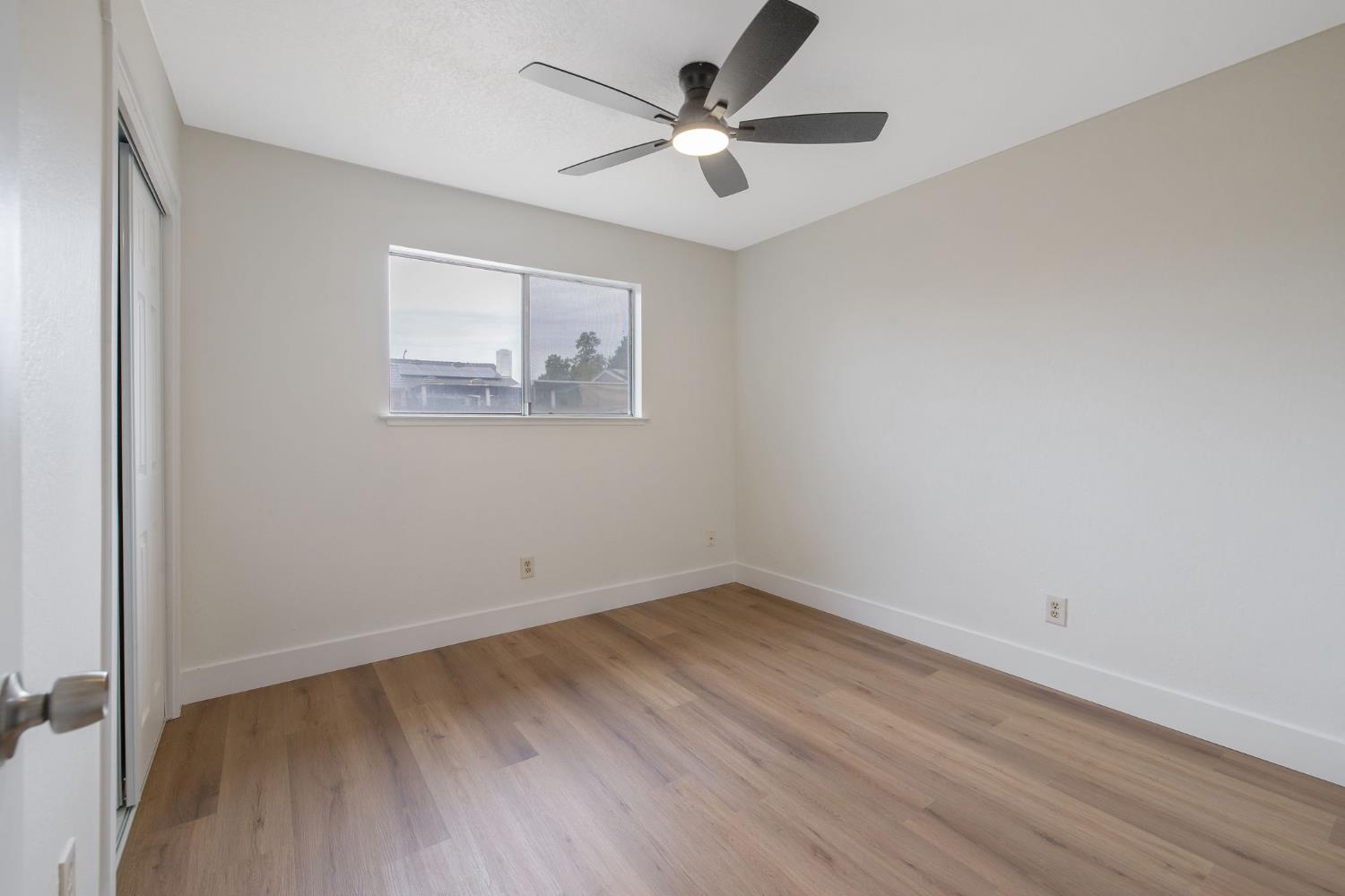 91 W Richert Ave, Clovis, CA 93612