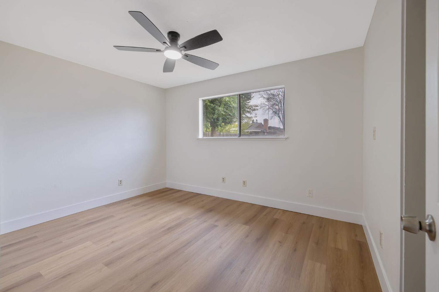 91 W Richert Ave, Clovis, CA 93612