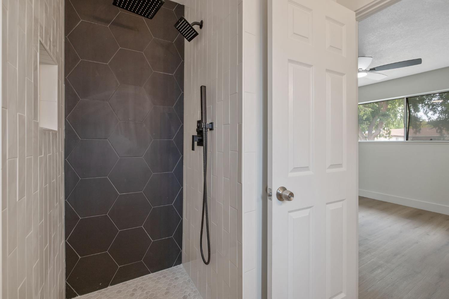 91 W Richert Ave, Clovis, CA 93612