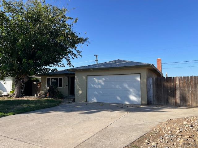 821 W Fairmont, Clovis, CA 93612