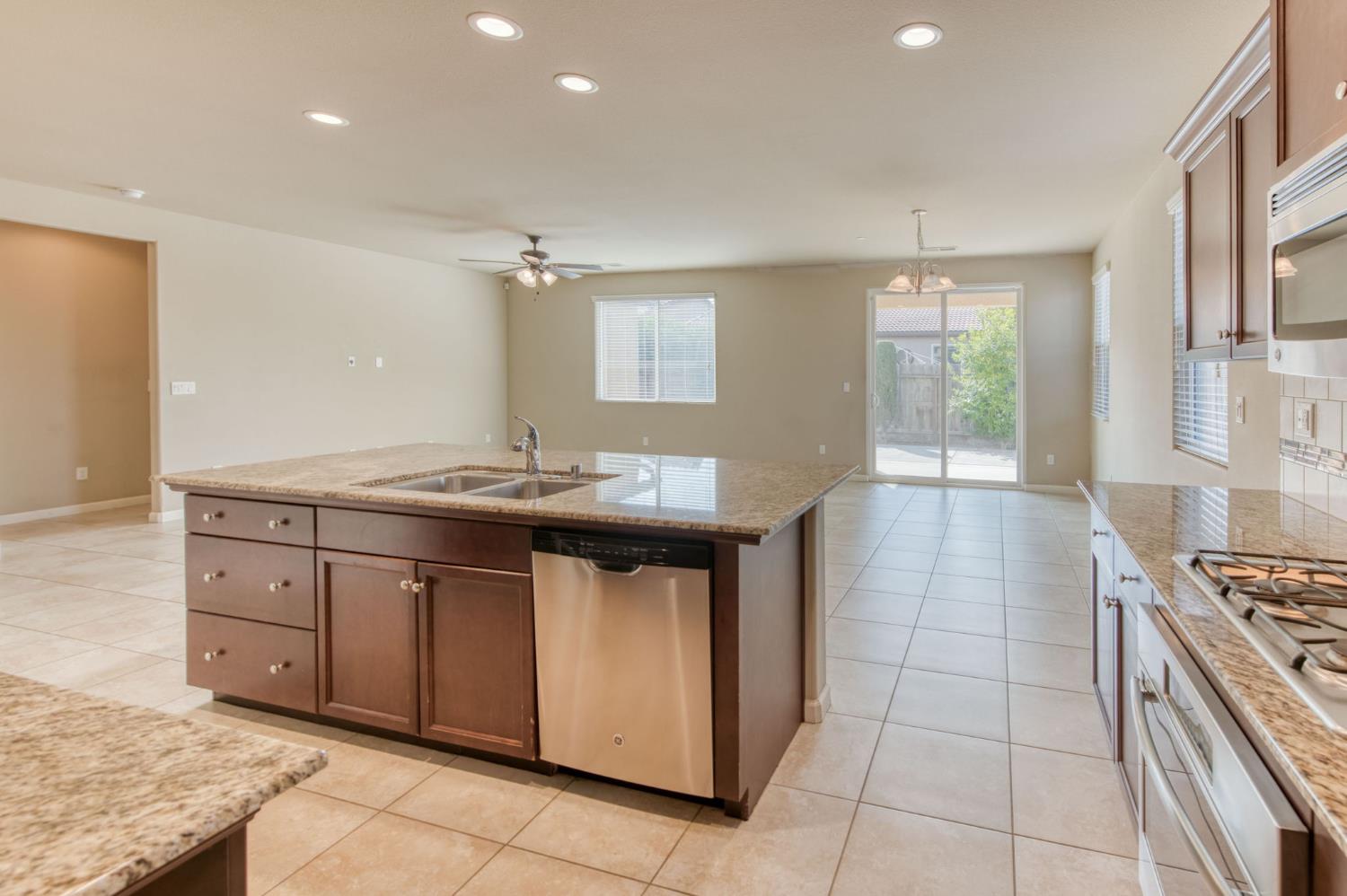 3460 Griffith Ave, Clovis, CA 93619