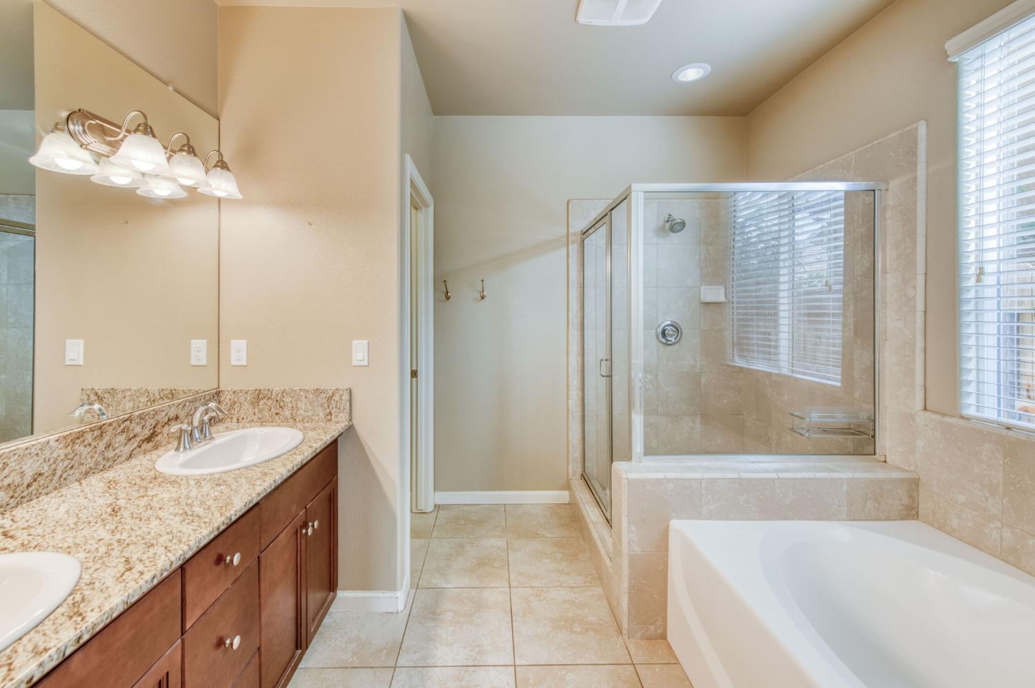 3460 Griffith Ave, Clovis, CA 93619