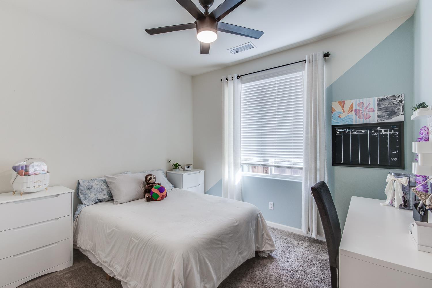 3918 Portals Ave, Clovis, CA 93619