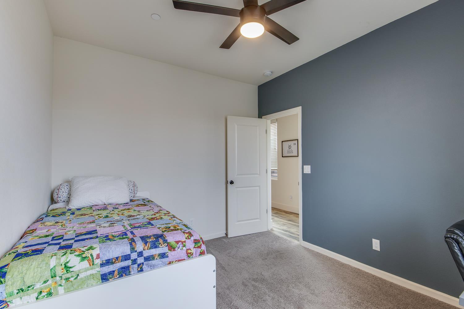 3918 Portals Ave, Clovis, CA 93619