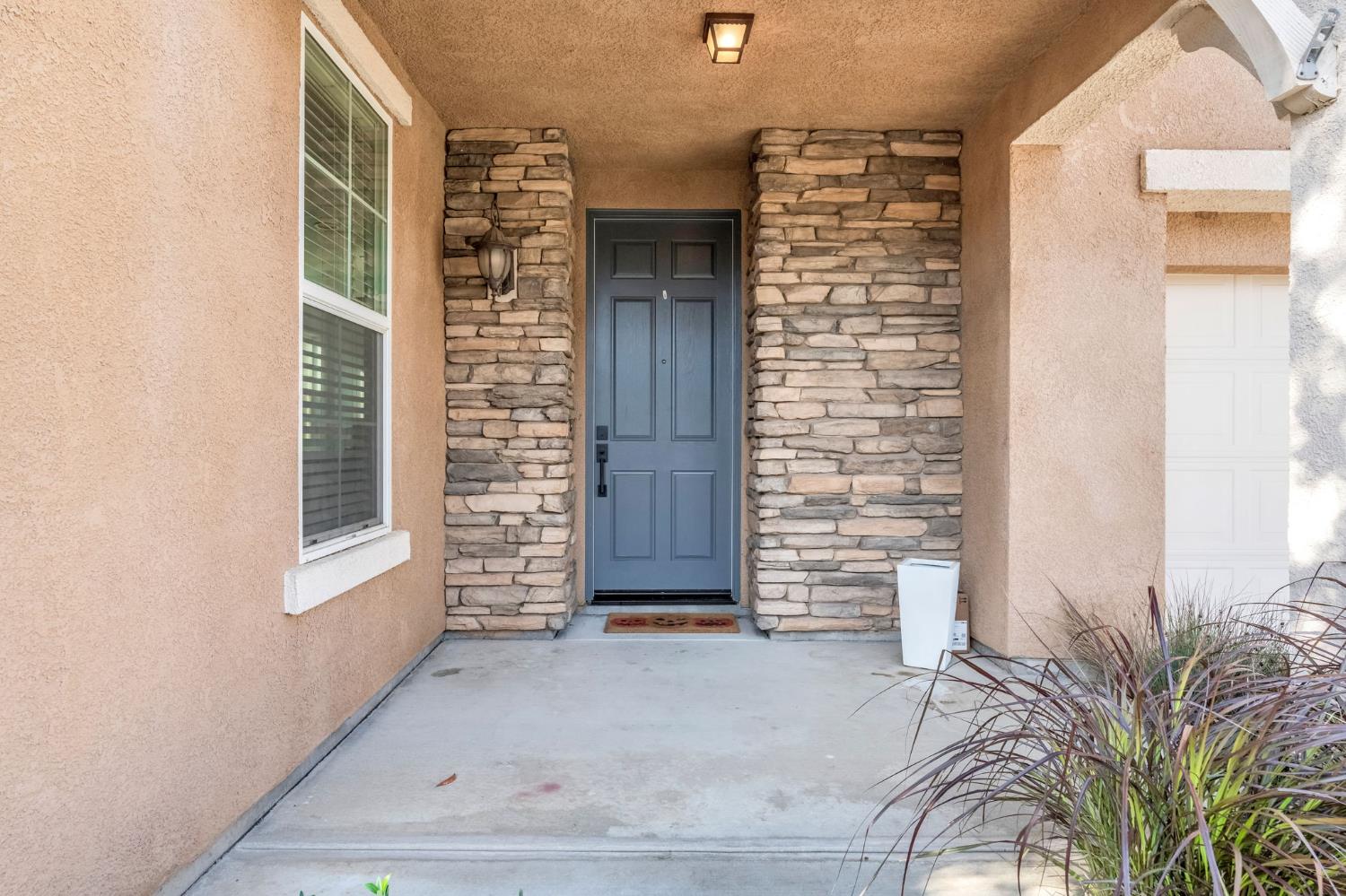 1856 N La Rue Ln, Clovis, CA 93619