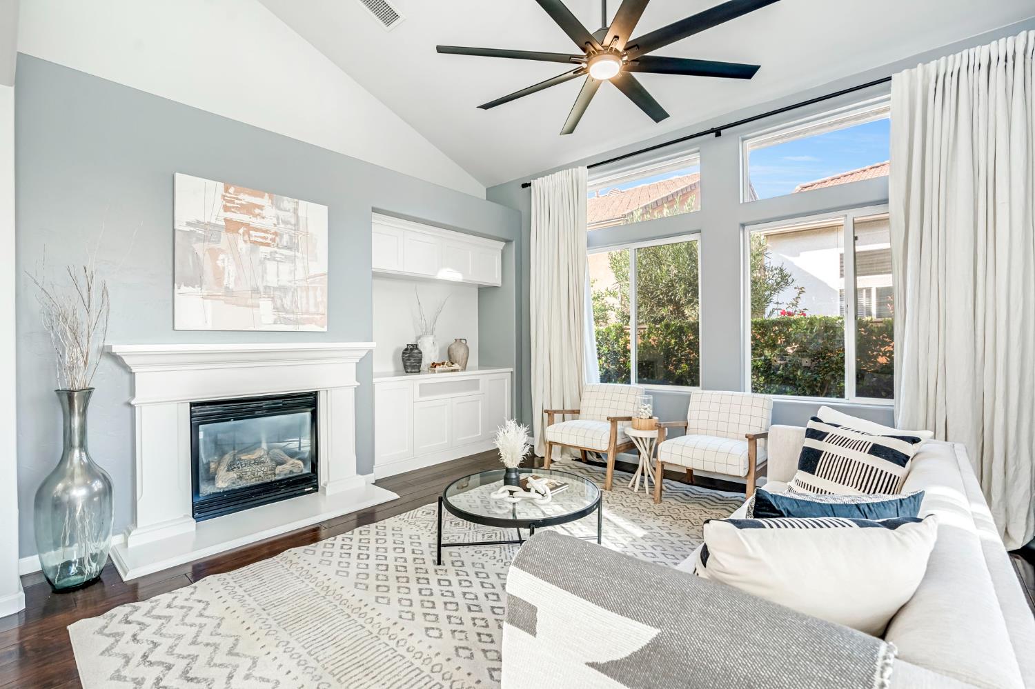 1856 N La Rue Ln, Clovis, CA 93619