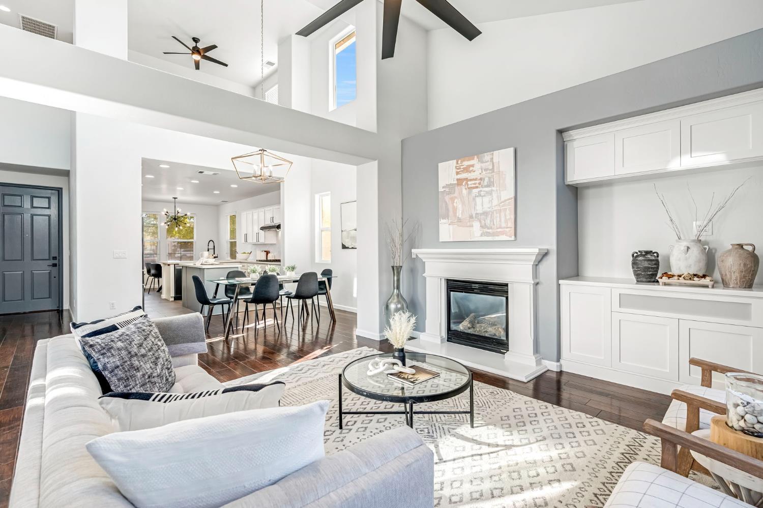 1856 N La Rue Ln, Clovis, CA 93619