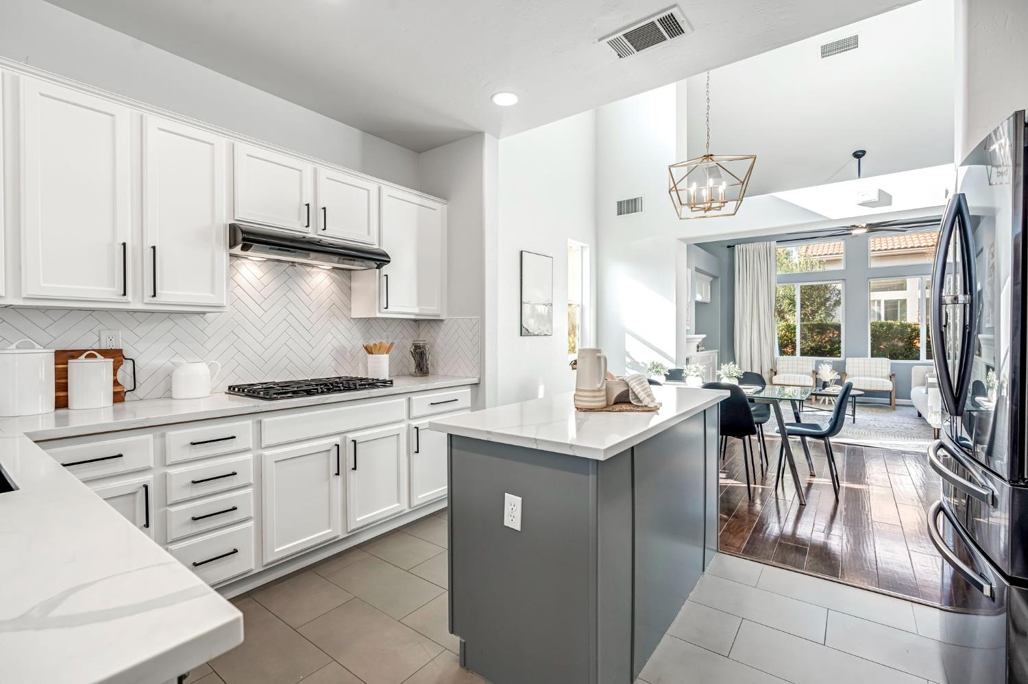 1856 N La Rue Ln, Clovis, CA 93619