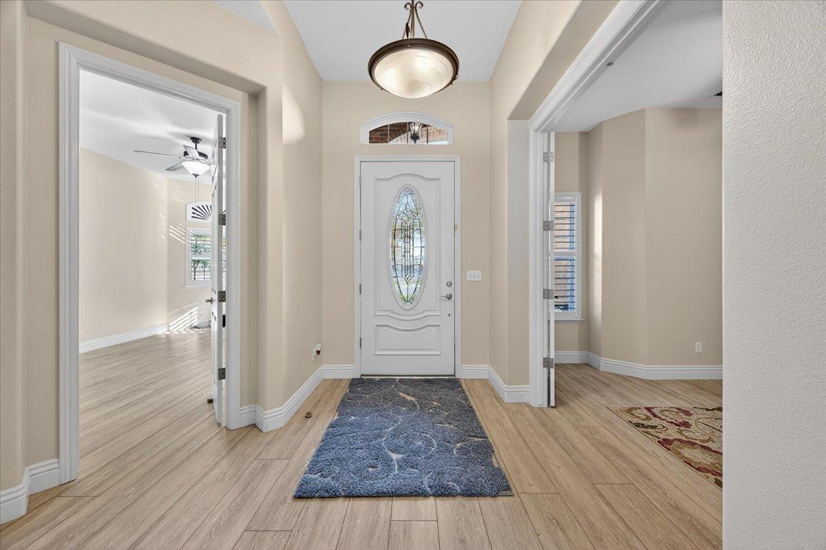 174 N Lind Ave, Clovis, CA 93612