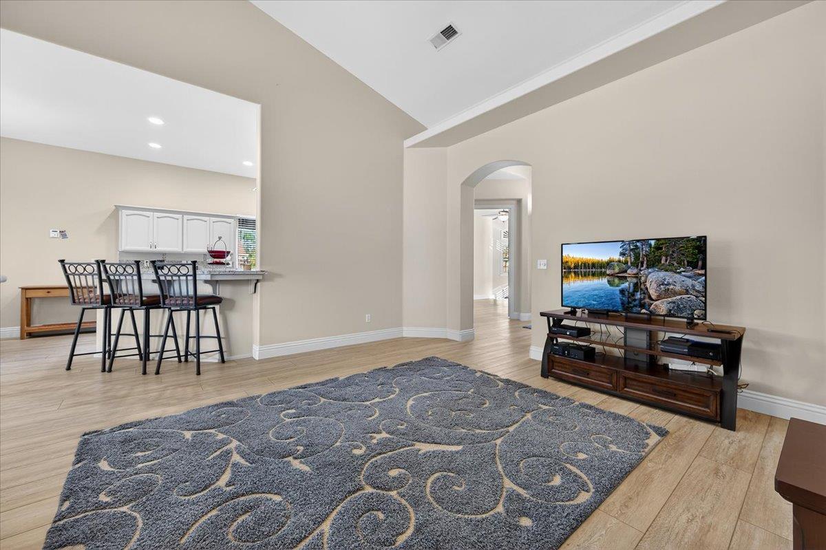 174 N Lind Ave, Clovis, CA 93612