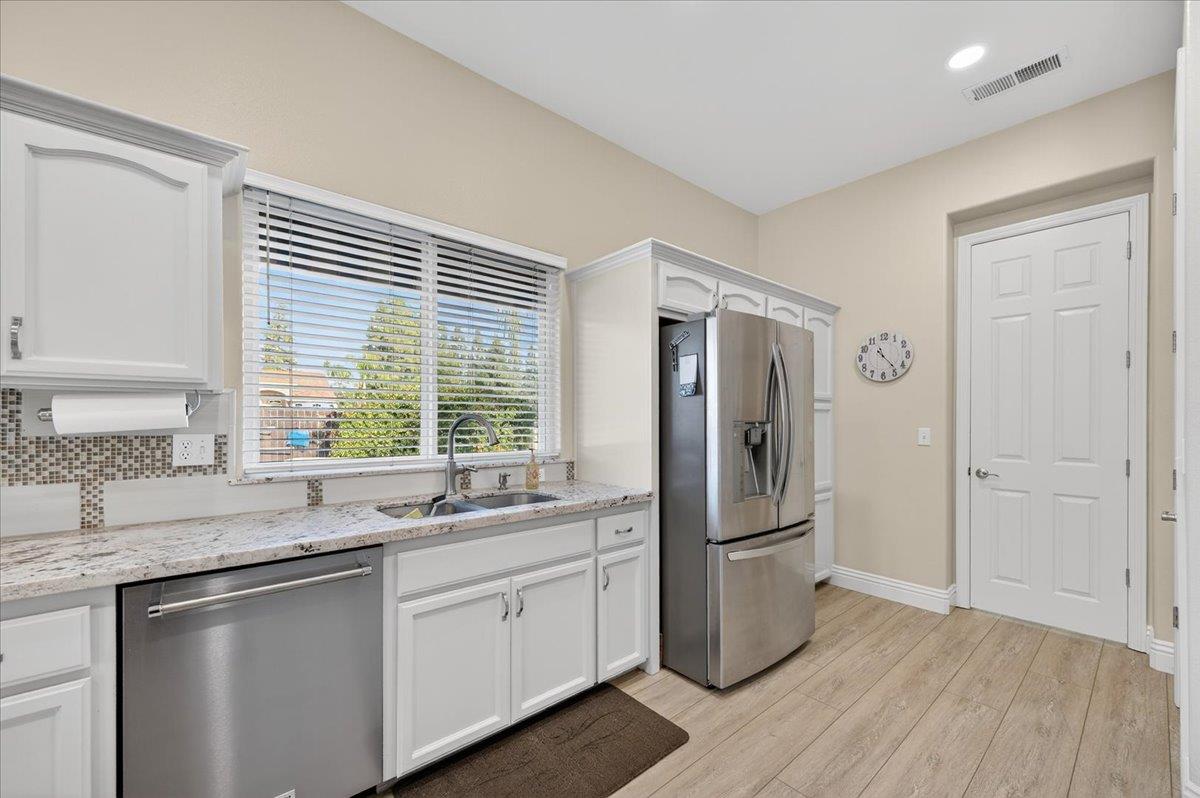 174 N Lind Ave, Clovis, CA 93612