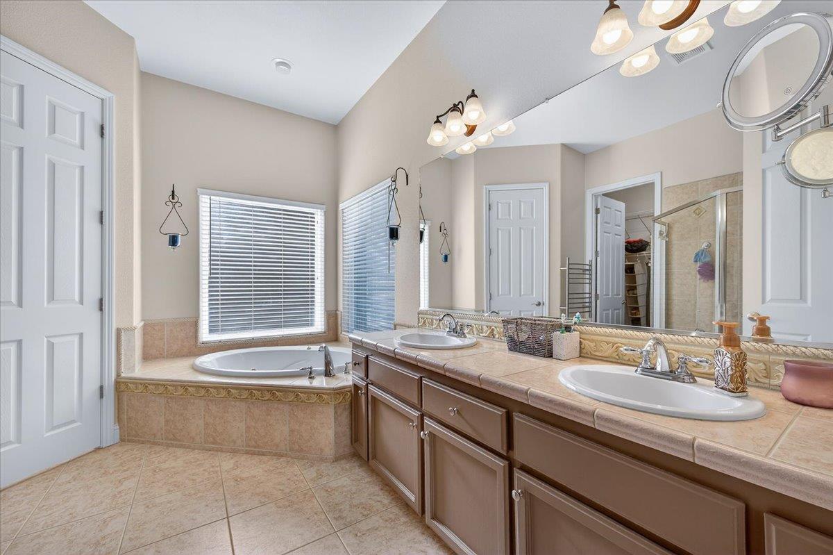 174 N Lind Ave, Clovis, CA 93612