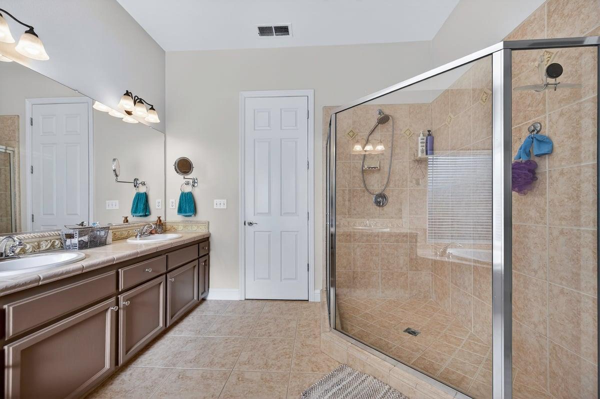 174 N Lind Ave, Clovis, CA 93612