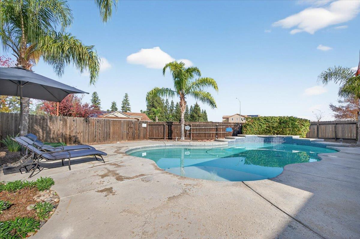 174 N Lind Ave, Clovis, CA 93612