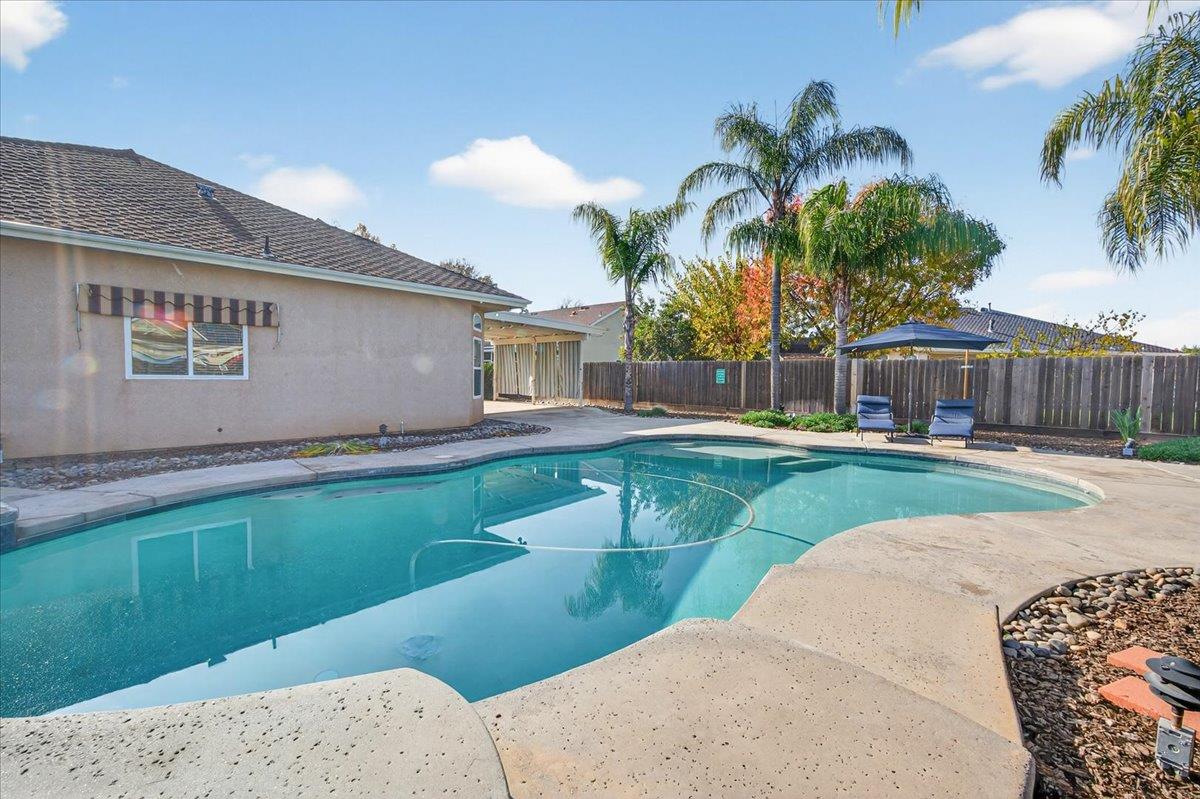 174 N Lind Ave, Clovis, CA 93612