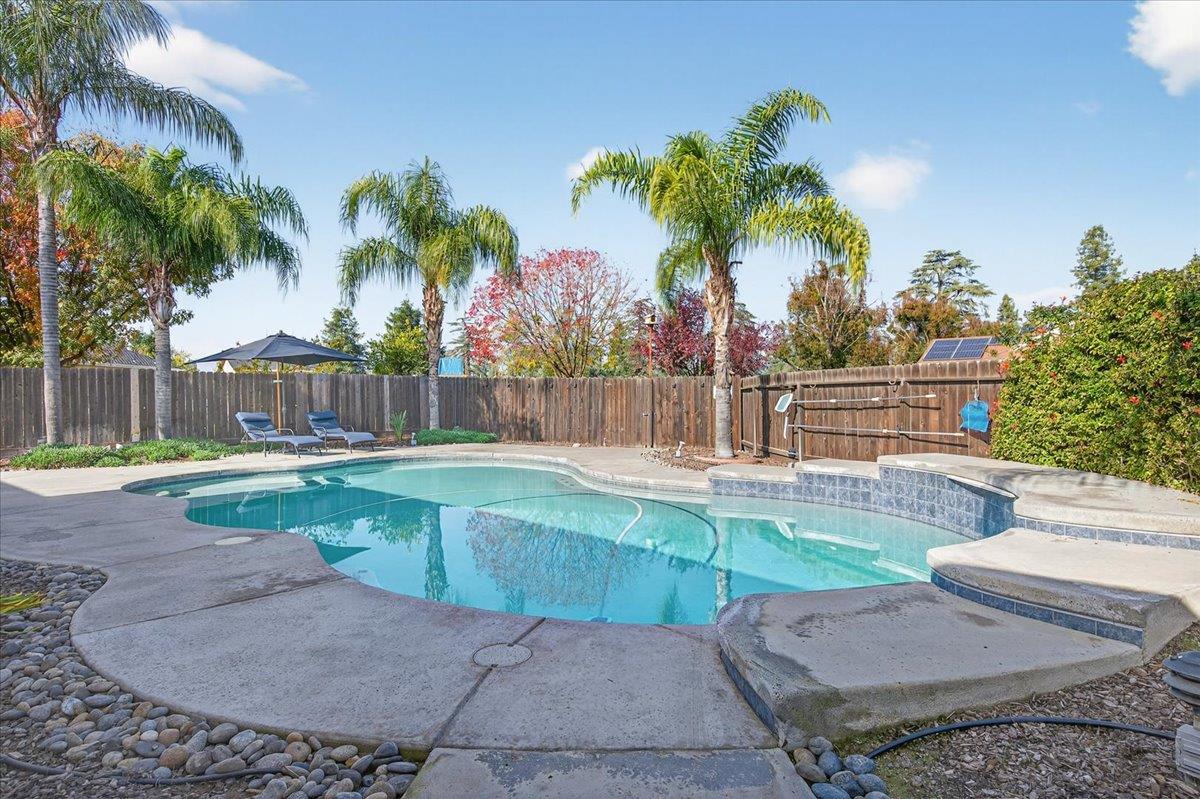 174 N Lind Ave, Clovis, CA 93612