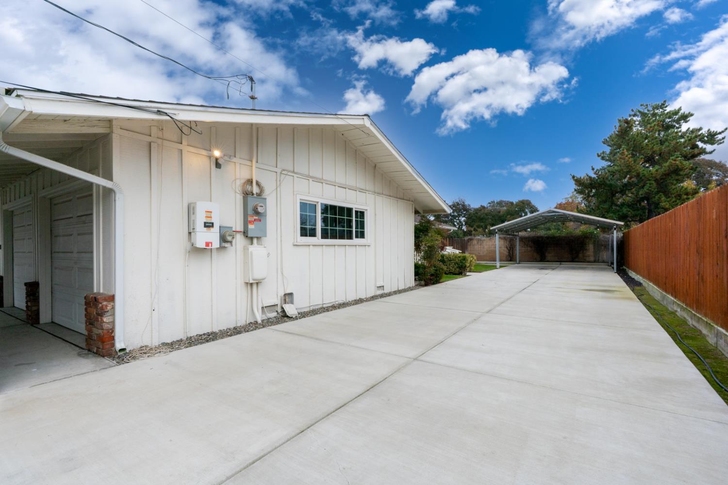 2893 Helm Ave, Clovis, CA 93612